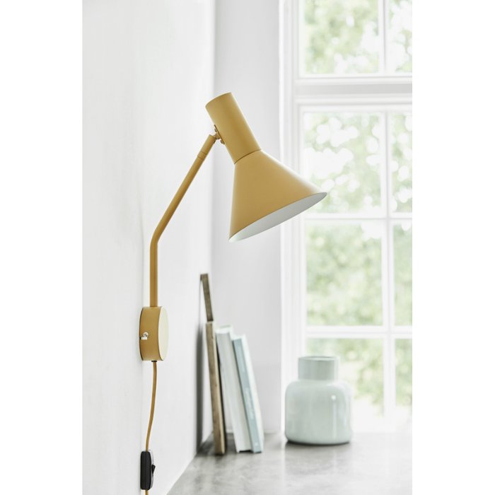 Лампа настенная Lyss желтого цвета - лучшие Бра и настенные светильники в INMYROOM
