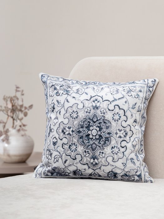 Декоративная подушка Valetta серого цвета - лучшие Декоративные подушки в INMYROOM