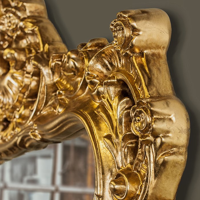 Настенное зеркало в деревянной раме золотого цвета - купить Настенные зеркала по цене 27676.0