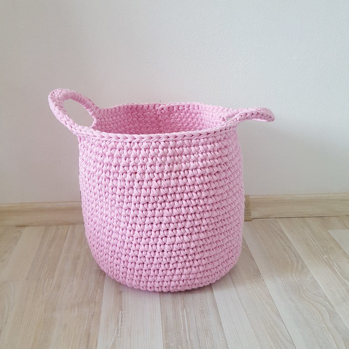 Вязаная корзина большая с ручками розового цвета - купить Плетеные корзины по цене 2490.0