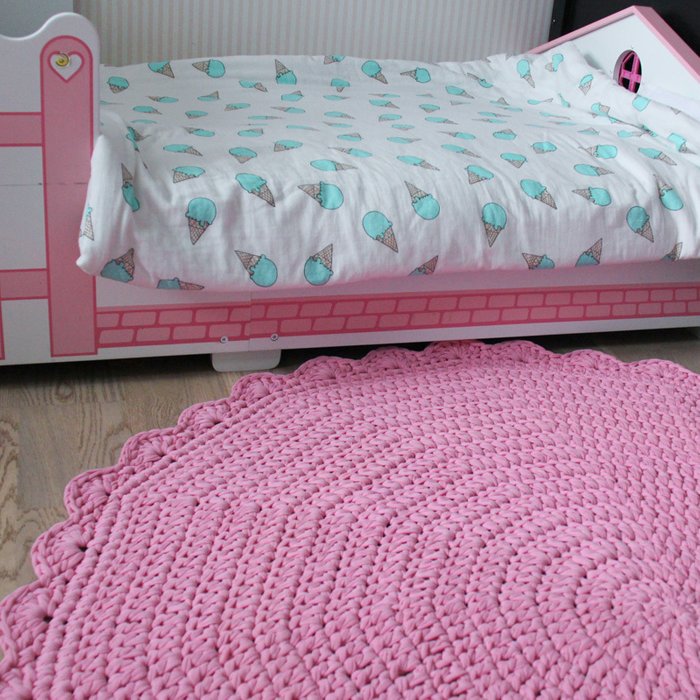 Вязаный коврик Розовый 100 см - лучшие Ковры для детской в INMYROOM