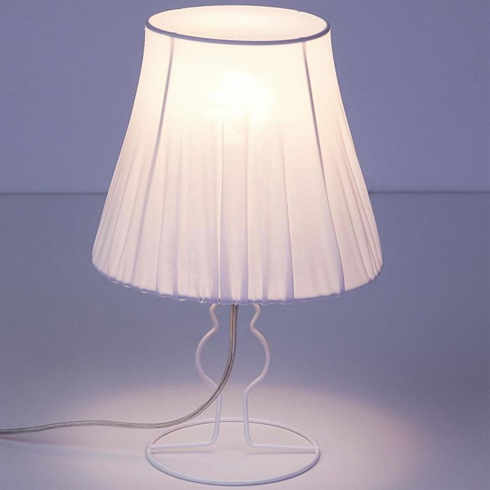 Настольная лампа Form белого цвета
