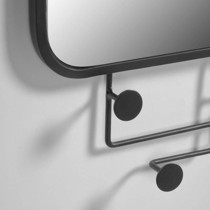 Настенное зеркало Vianela с вешалками черного цвета  - лучшие Настенные зеркала в INMYROOM