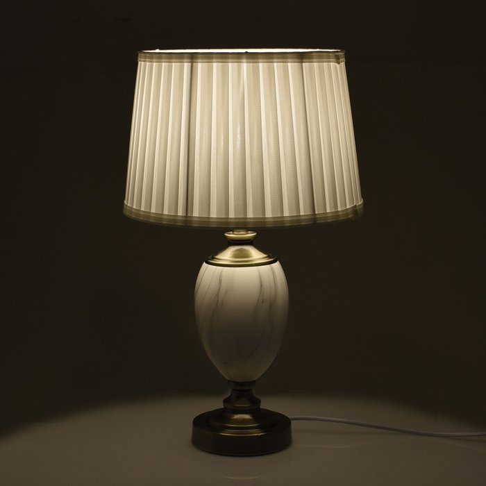 Настольная лампа с белым абажуром - купить Настольные лампы по цене 7640.0