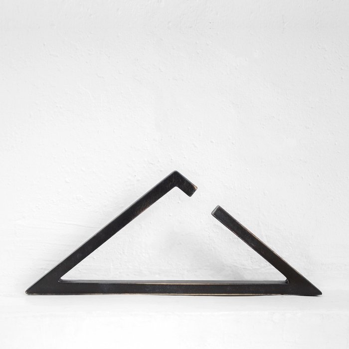 Набор из шести вешалок Треугольник в черном цвете  - купить Вешалки-плечики по цене 6874.0