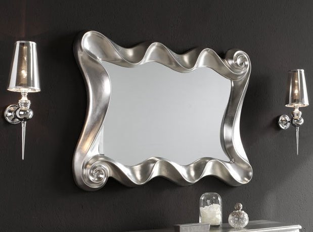 Настенное зеркало Dupen Silver в раме серебристого цвета