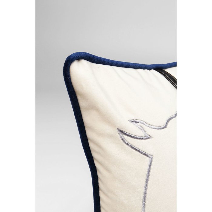 Подушка Horses бело-синего цвета - лучшие Декоративные подушки в INMYROOM