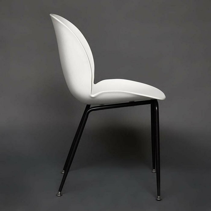 Стул Beetle Chair белого цвета - лучшие Обеденные стулья в INMYROOM