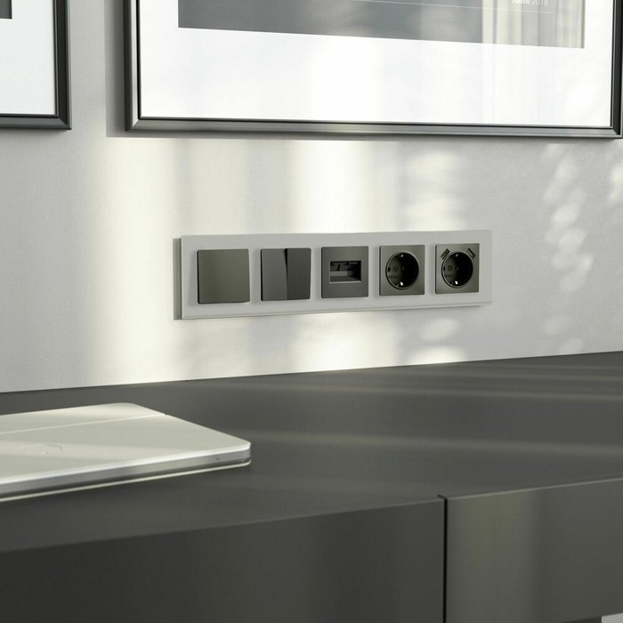 W0053117/ Рамка на 5 постов Senso (дымчатый, стекло soft-touch) W0053117 Senso дымчатый soft-touch - лучшие Рамки для выключателей в INMYROOM W0053117/ Рамка на 5 постов Senso (дымчатый, стекло soft-touch) W0053117 Senso дымчатый soft-touch - лучшие Рамки для выключателей в INMYROOM