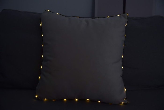 Чехол для подушки Flash 45х45 черного цвета декорированный светодиодами 