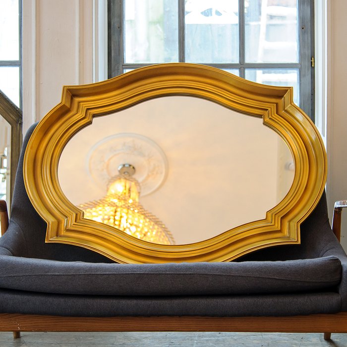 Настенное зеркало Камео Голд золотого цвета  - лучшие Настенные зеркала в INMYROOM