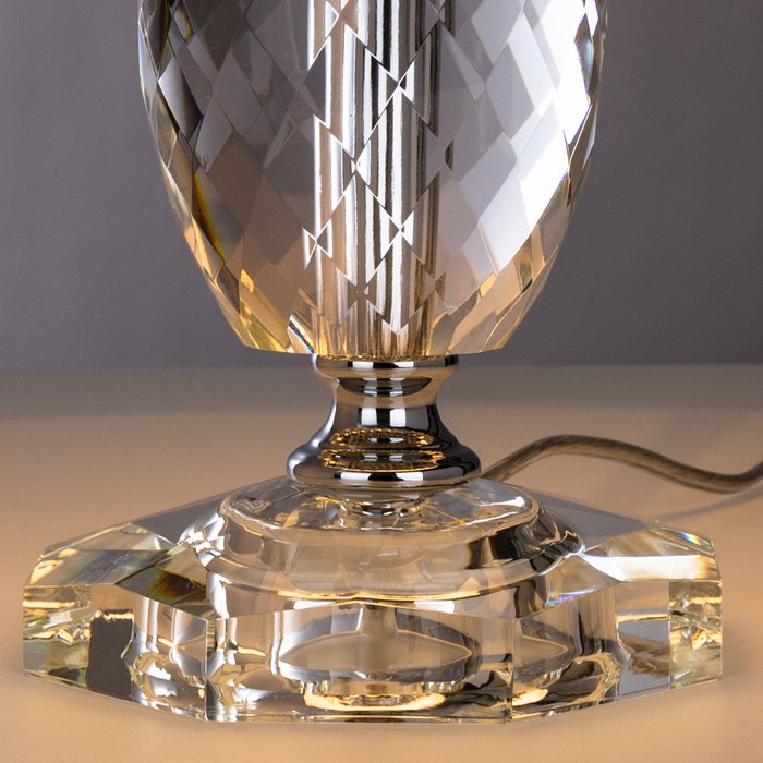 Настольная лампа Azalia с белым абажуром - лучшие Настольные лампы в INMYROOM