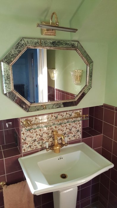Зеркало настенное Julian цвета состаренного золота - лучшие Настенные зеркала в INMYROOM