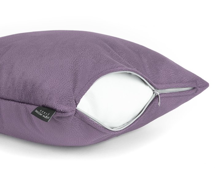 Декоративная подушка Tudor plum фиолетового цвета - купить Декоративные подушки по цене 945.0