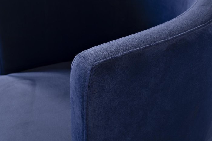 Стул темно-синего цвета на металлическом каркасе  - лучшие Обеденные стулья в INMYROOM