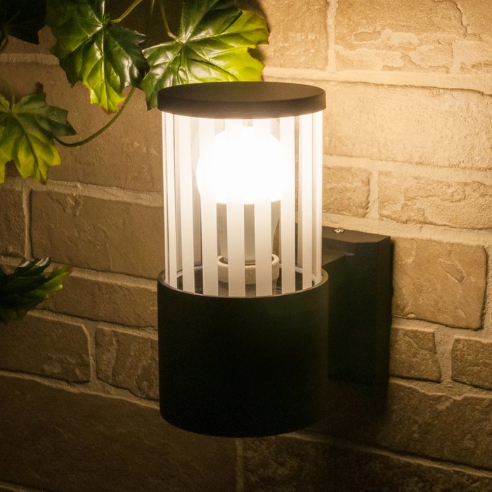 Настенный уличный светильник Strip М черного цвета - лучшие Настенные уличные светильники в INMYROOM