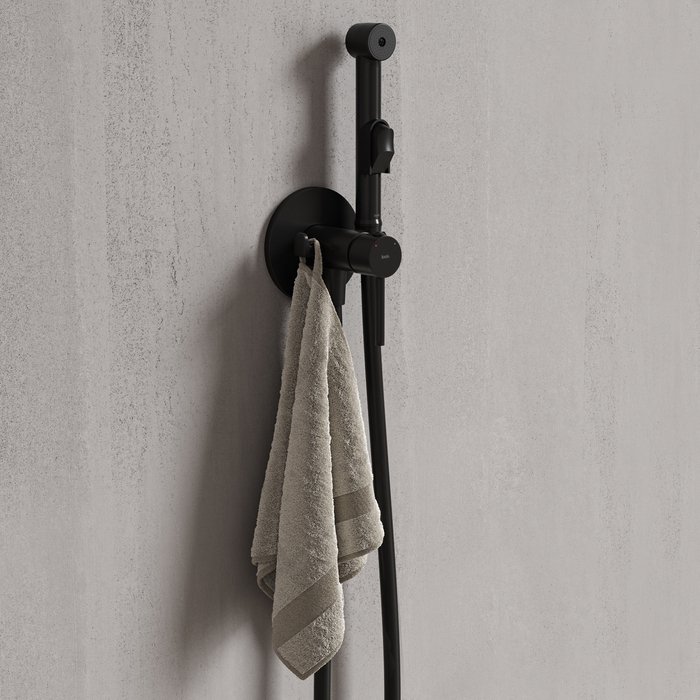 Встраиваемый смеситель IDDIS с гигиеническим душем черного цвета - лучшие Смесители для раковин в INMYROOM