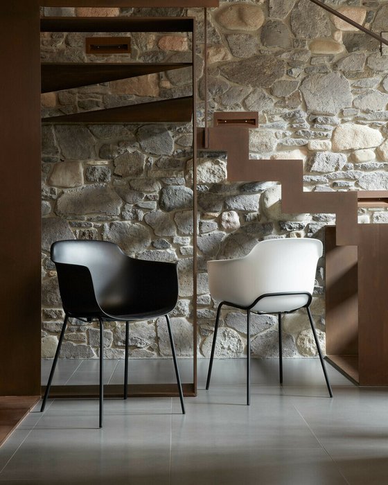 Стул Khasumi из высококачественного пластика белого цвета - лучшие Обеденные стулья в INMYROOM