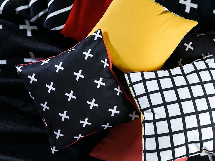 Декоративная подушка Memphis 40х40 черного цвета - лучшие Декоративные подушки в INMYROOM