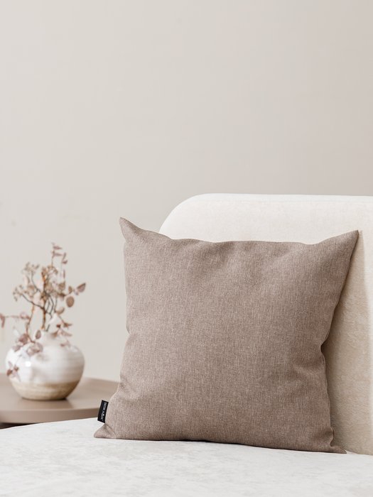 Декоративная подушка бежевого цвета - лучшие Декоративные подушки в INMYROOM