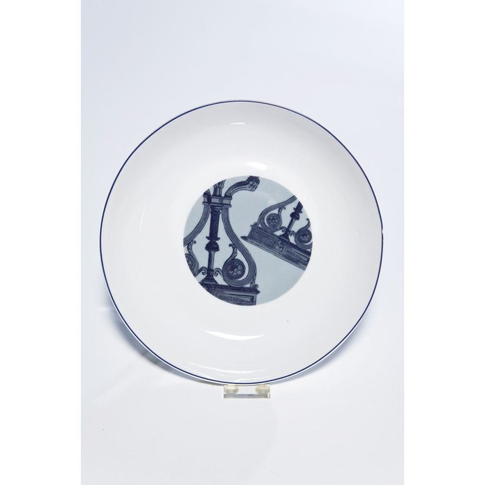 Набор из двух тарелок Barock бело-синего цвета - купить Тарелки по цене 4460.0