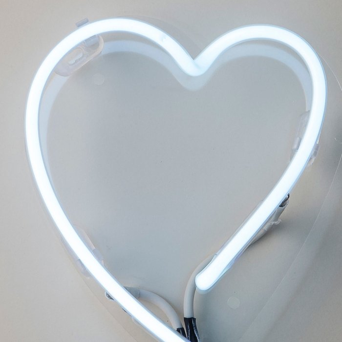 Декоративное панно Neon Heart из пластика - лучшие Декор стен в INMYROOM