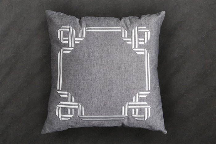 Подушка декоративная серого цвета - купить Декоративные подушки по цене 6500.0