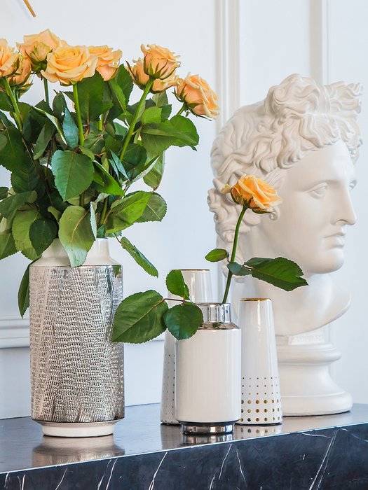 Декоративная ваза Контраст бело-серебряного цвета - лучшие Вазы  в INMYROOM