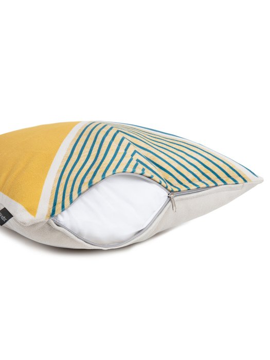 Декоративная подушка Sven 45х45 сине-желтого цвета - лучшие Декоративные подушки в INMYROOM