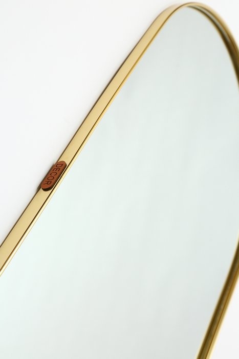 Настенное зеркало Lagom в раме золотого цвета - лучшие Настенные зеркала в INMYROOM