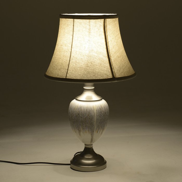 Лампа настольная с бежевым абажуром  - купить Настольные лампы по цене 8580.0