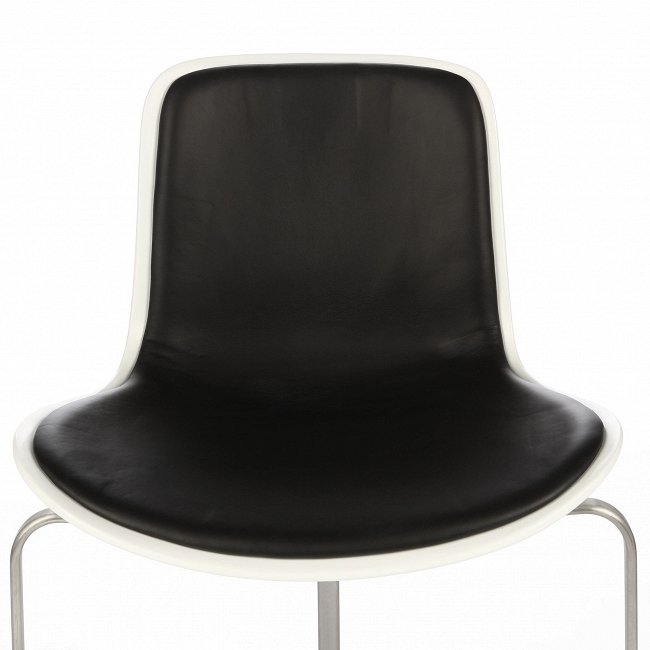Стул черного цвета на стальных ножках  - купить Обеденные стулья по цене 36863.0