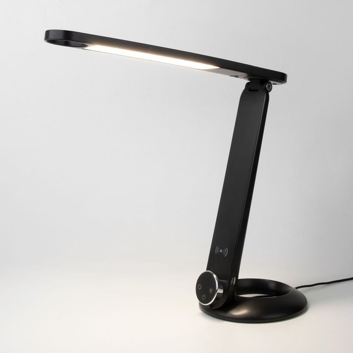 Светодиодная настольная лампа с беспроводной зарядкой 80428/1 черный Action - купить Рабочие лампы по цене 3890.0