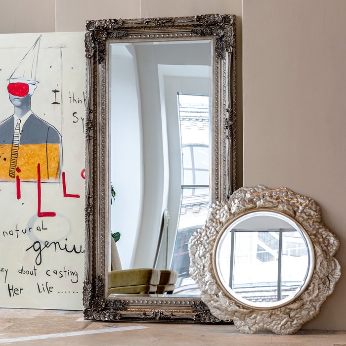 Настенное зеркало Лалик в серебряной раме - лучшие Настенные зеркала в INMYROOM