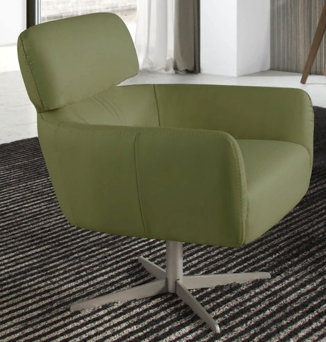 Поворотное кресло зеленого цвета