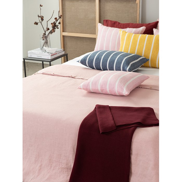 Чехол на подушку декоративный в полоску Essential розового цвета - купить Чехлы для подушек по цене 1403.0