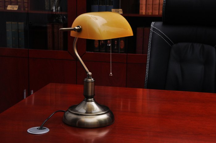 Настольная лампа  Banker с плафоном янтарного цвета  - лучшие Настольные лампы в INMYROOM
