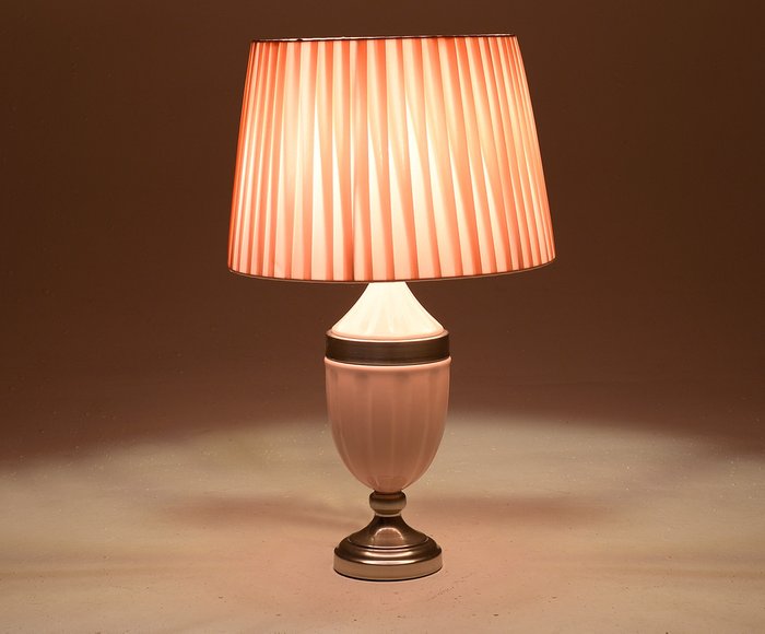 Лампа настольная розового цвета - купить Настольные лампы по цене 9140.0