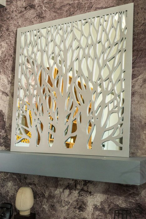 Зеркало настенное Trees в раме серебряного цвета - лучшие Настенные зеркала в INMYROOM