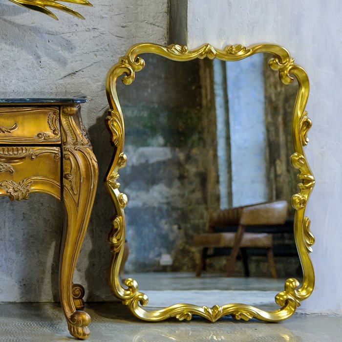 Настенное зеркало Паскаль в раме золотистого цвета - лучшие Настенные зеркала в INMYROOM