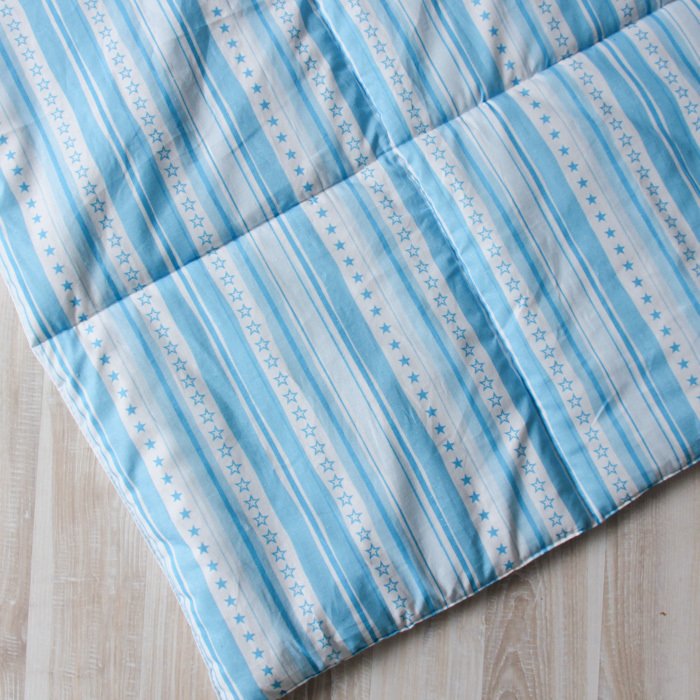 Стеганый игровой коврик Blue Stripes 110х110 см - лучшие Ковры для детской в INMYROOM