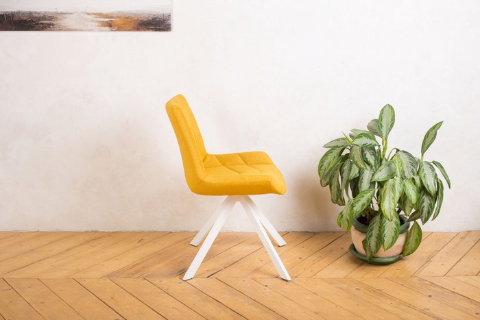 Стул Nembus желтого цвета с белыми ножками - лучшие Обеденные стулья в INMYROOM