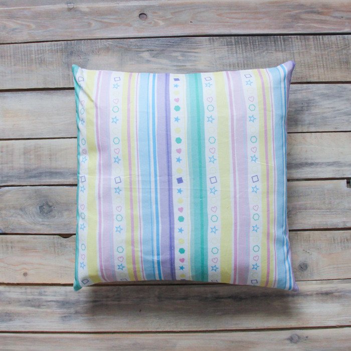 Подушка Rainbow Stripes из 100% хлопка Подушка Rainbow Stripes из 100% хлопка