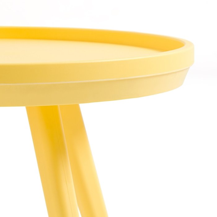 Стол журнальный для сада Feleti желтого цвета - лучшие Садовые столы в INMYROOM