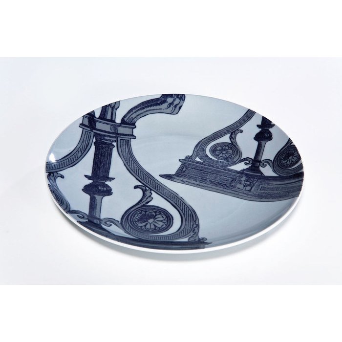 Набор из двух тарелок Barock сине-белого цвета - лучшие Тарелки в INMYROOM