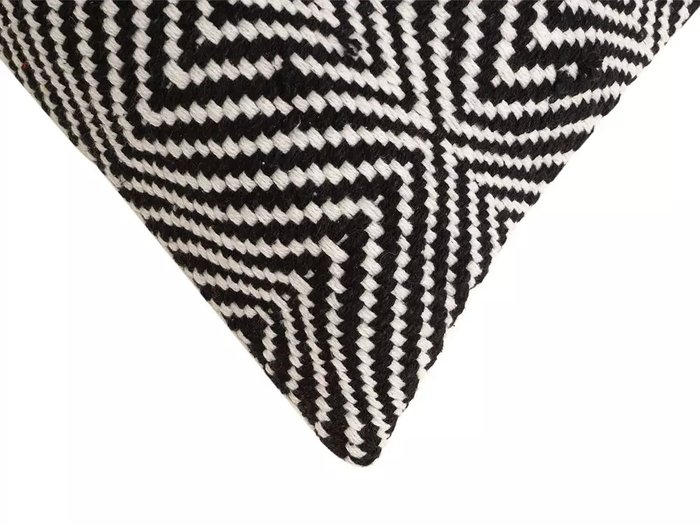 Чехол на подушку Border 45х45 черно-белого цвета - купить Чехлы для подушек по цене 1790.0