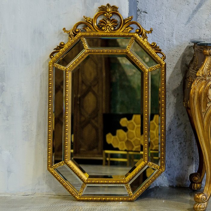 Настенное зеркало Кармина с двухъярусной зеркальной рамой золотистого цвета - лучшие Настенные зеркала в INMYROOM