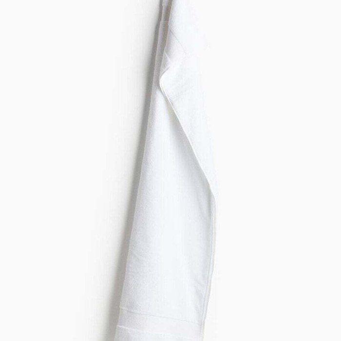 Полотенце банное из мягкой махровой ткани Полотенце банное из мягкой махровой ткани