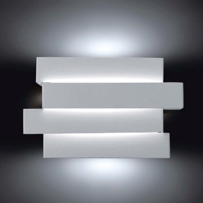 Настенный светильник CLT белого цвета