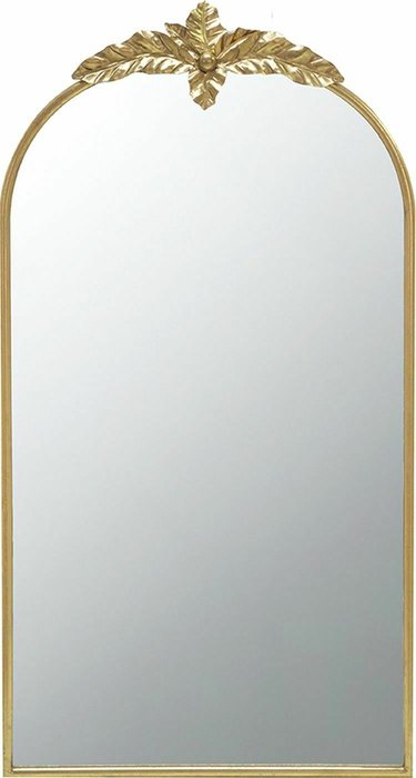 Настенное зеркало 61х107 в металлической раме золотого цвета